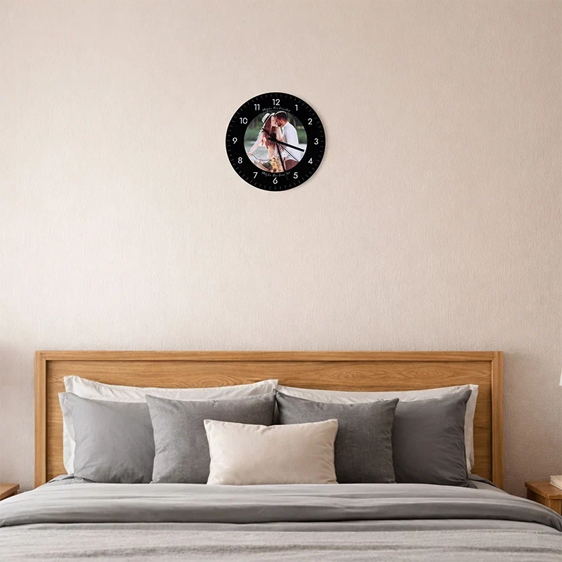 Personalisierte Wanduhr aus Acryl - Uhr zur Wand mit Foto, schwarz | Leise Wanduhr für Wohnzimmer & Schlafzimmer - Geschenk für Familie & Freunde