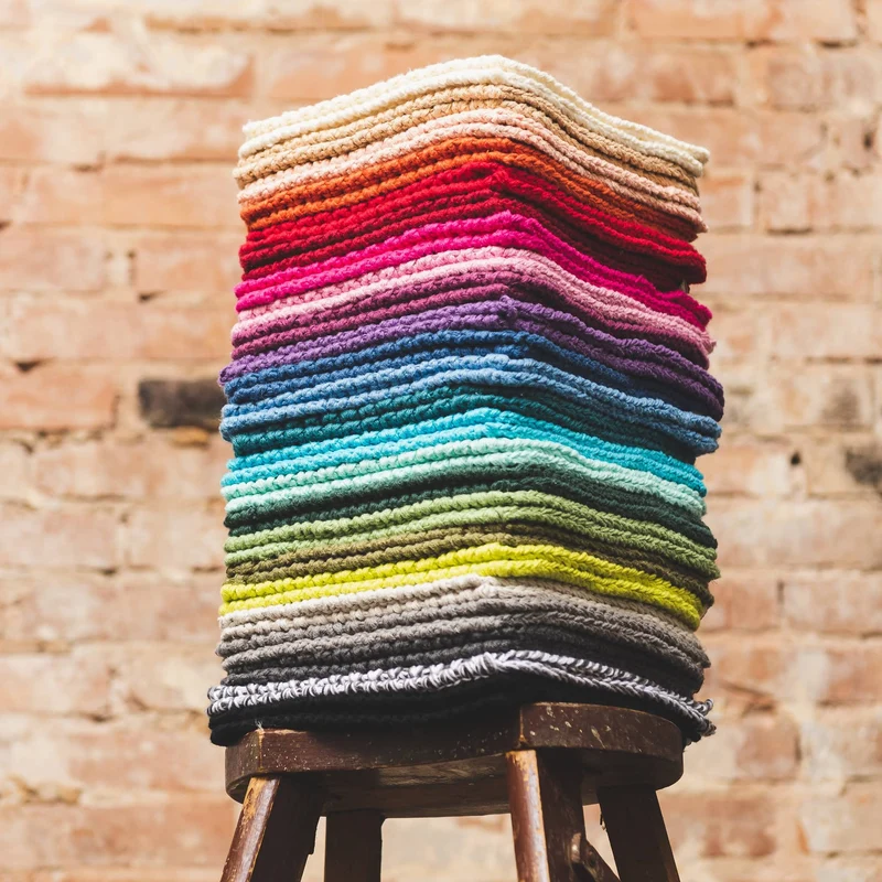Gestrickte Topflappen aus Baumwolle in verschiedenen Farben