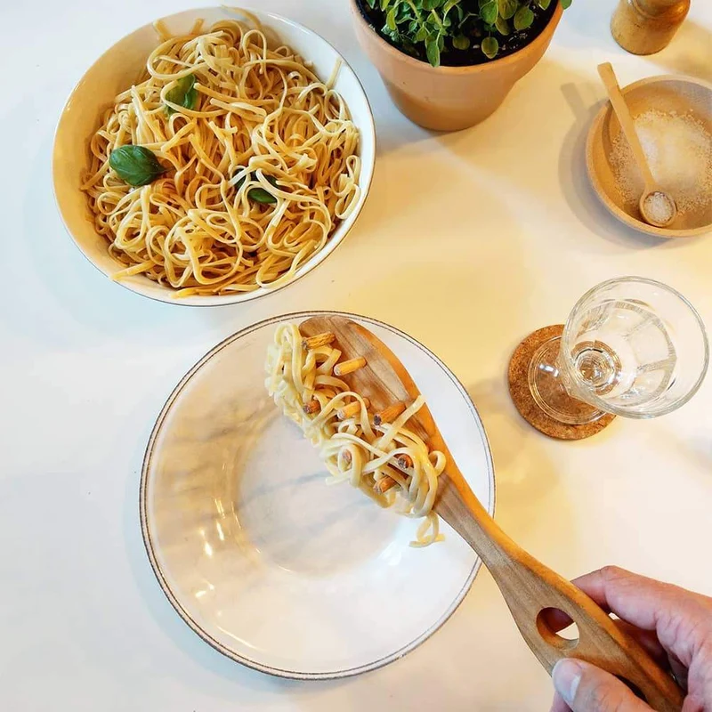 Spaghettilöffel und -Portionierer aus Kirschholz