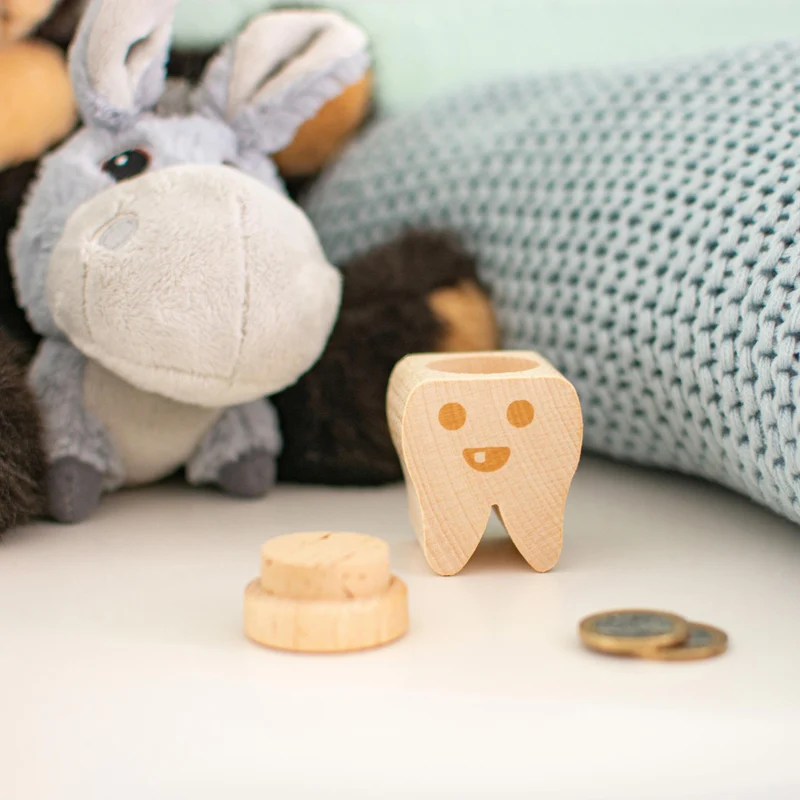 Personalisierte Milchzahndose mit Namen - Zahndose mit Gravur als Zahn aus Holz | Zahnfee Geschenk für Jungen & Mädchen - Milchzahnbox & Zahnbox