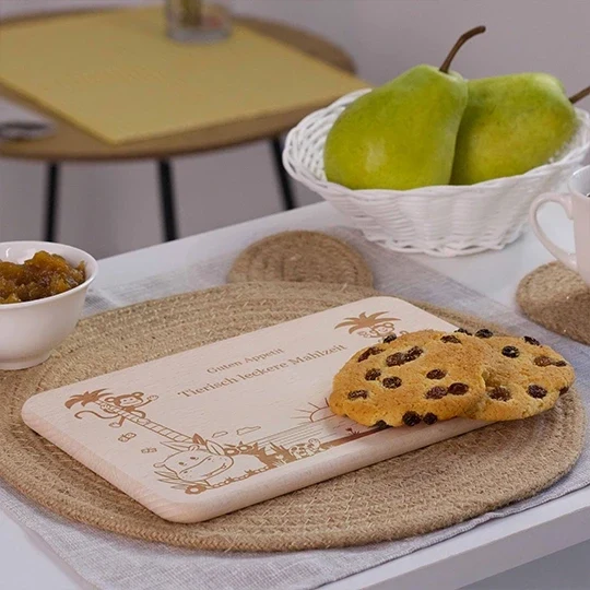 Frühstücksbrettchen für Kinder mit Gravur & Text - Dschungel Motiv | Baby Brettchen aus Holz, natur - Geschenk zum Geburtstag, Namenstag & Schulanfang