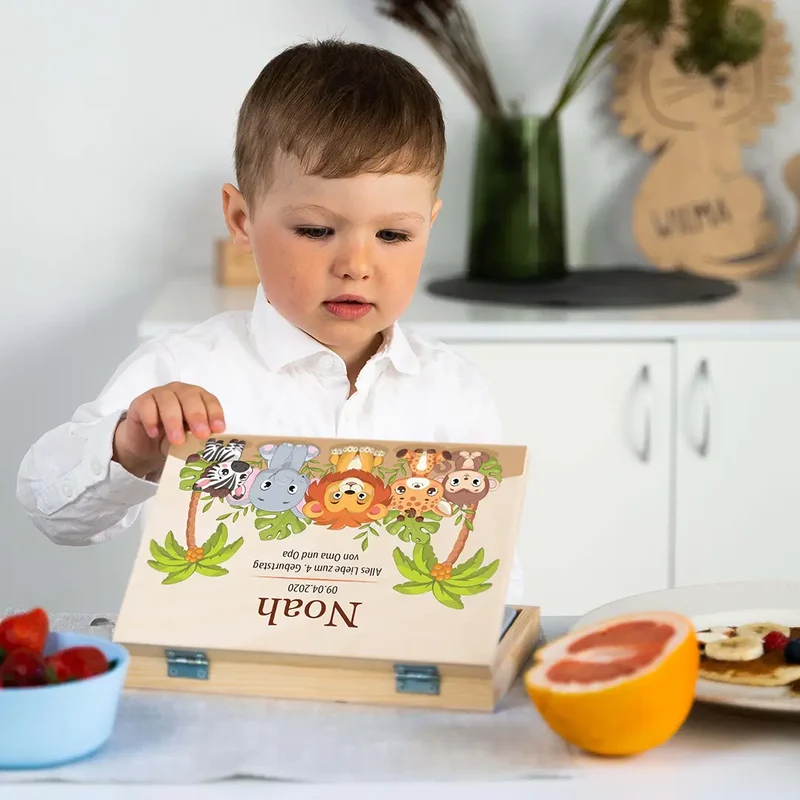 Kinderbesteck personalisiert mit Namen - Besteckset Safari Motiv | Taufgeschenk für Kinder - Geschenk zur Taufe für Jungs & Mädchen, natur Kiste