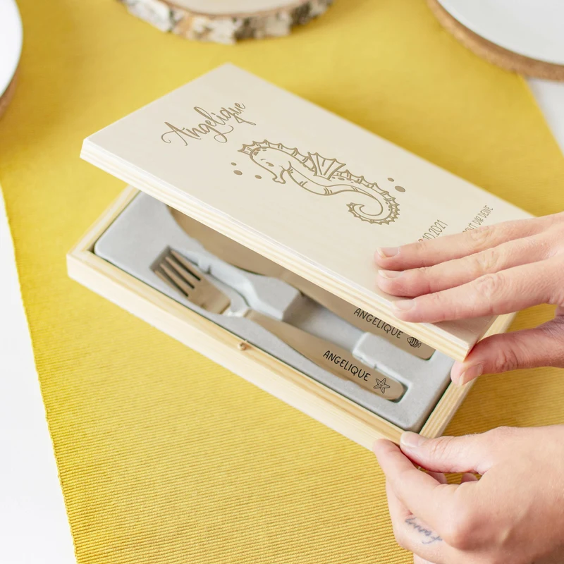 Kinderbesteck mit Namensgravur - Seepferdchen Motiv - Besteck mit Namen | Taufgeschenk für Kinder - Geschenk zur Taufe für Jungs & Mädchen,natur Kiste