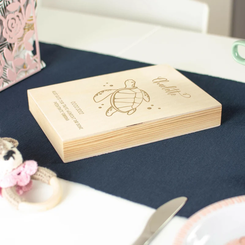 Kinderbesteck mit Namensgravur - Schildkröte Motiv - Besteck mit Namen | Taufgeschenk für Kinder - Geschenk zur Taufe für Jungs & Mädchen, natur Kiste