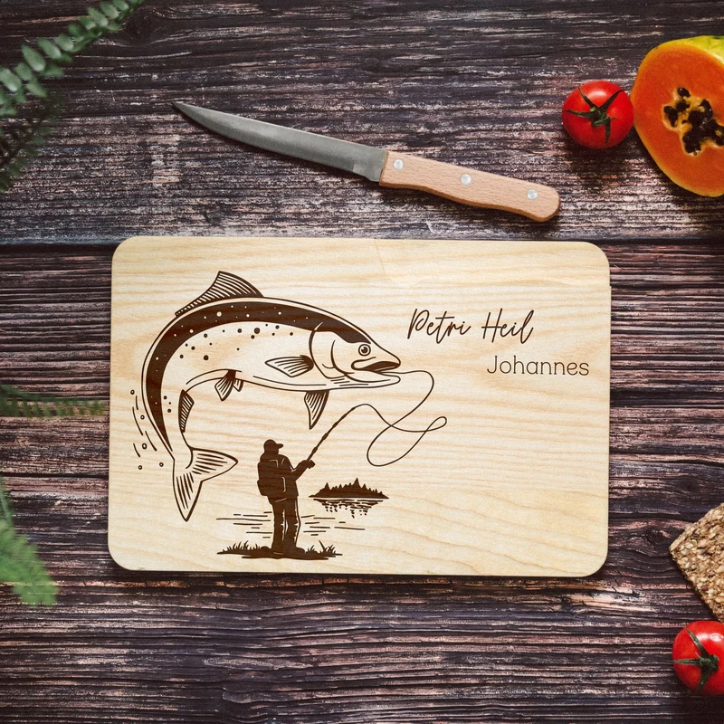 Brotzeitbrett mit Messer - Angler mit Fisch