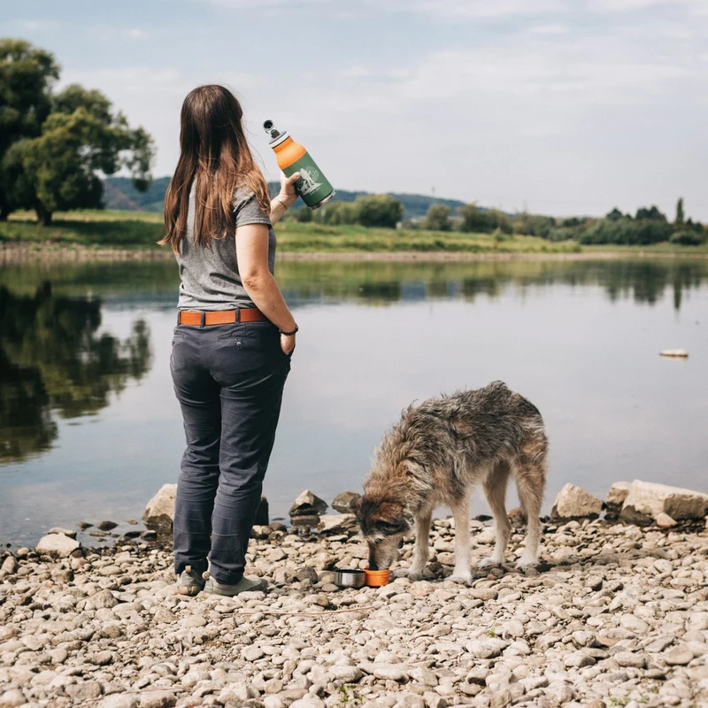 Trinkflasche Buddy - Wanderer mit Hund