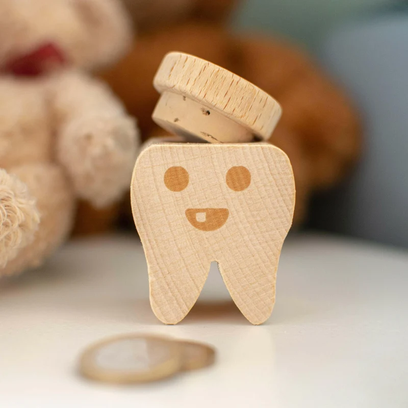 Milchzahndose in Form von Zahn mit Smiley Design - ca. 6 x 4 cm | Zahnbox als Zahnfee Geschenk für Jungen & Mädchen - Milchzahnbox & Zahndose aus Holz