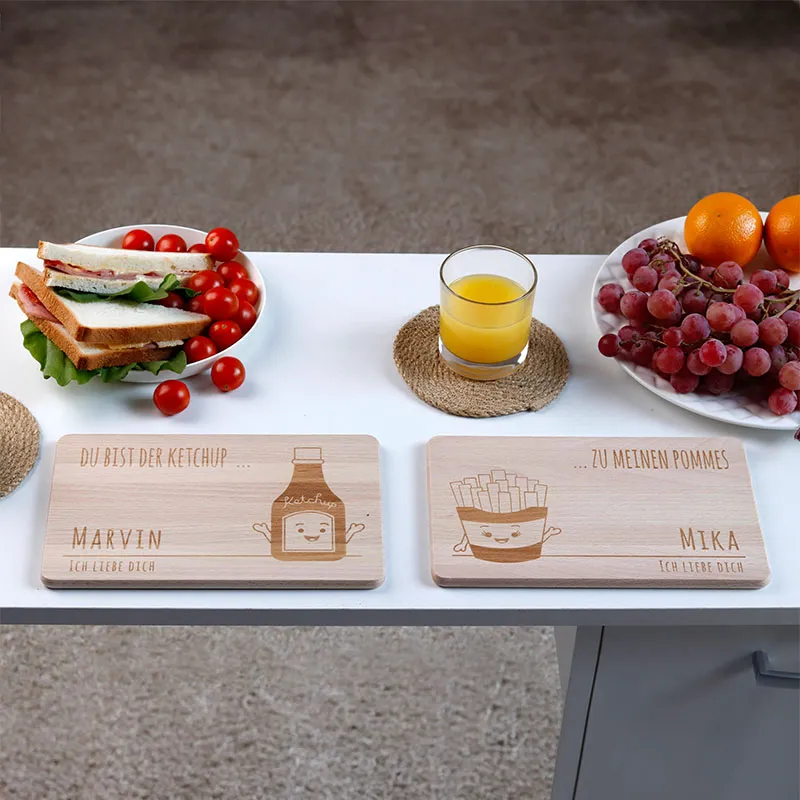 Frühstücksbrettchen mit Gravur Personalisiert - Gravur mit Namen - 2er-Set Pommes & Ketchup | Romantisches Geschenk für sie und ihn - FSC®