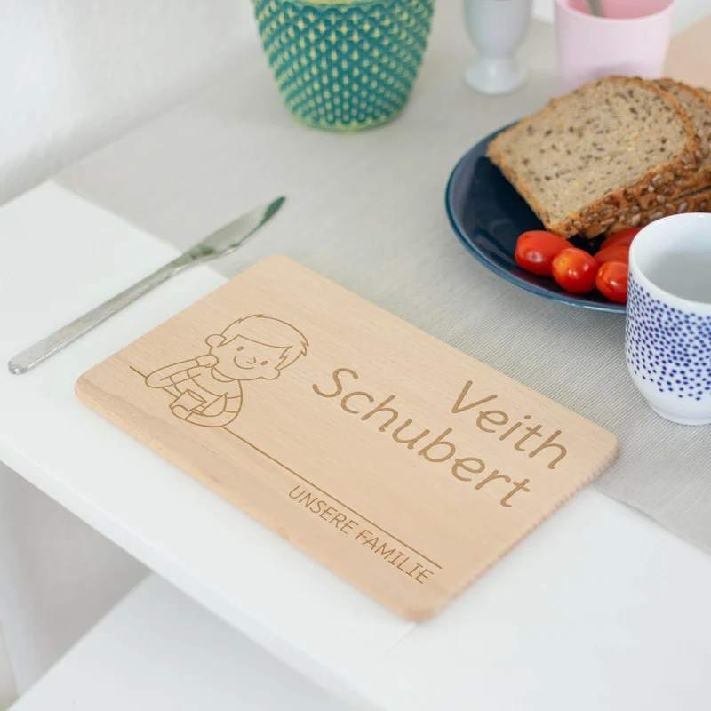 Frühstücksbrettchen für Kinder mit Gravur - Personalisiert mit Namen - Großer Sohn "Unsere Familie" | Holz Brettchen, Natur FSC® - Geschenk von Eltern