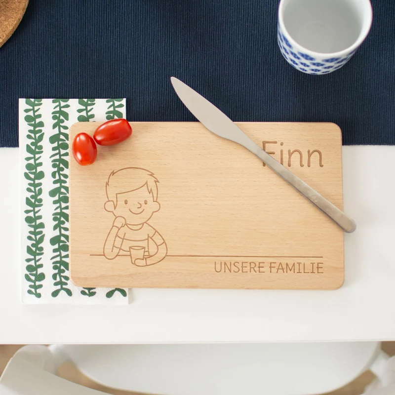 Frühstücksbrettchen für Kinder mit Gravur - Personalisiert mit Namen - Großer Sohn "Unsere Familie" | Holz Brettchen, Natur FSC® - Geschenk von Eltern