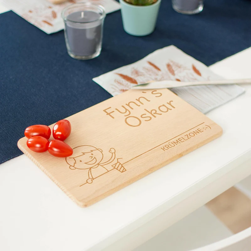 Frühstücksbrettchen für Kinder mit Gravur - Personalisiert mit Namen - Mittlerer Sohn "Unsere Familie" | Holz, Natur, FSC® - Geschenk von Eltern