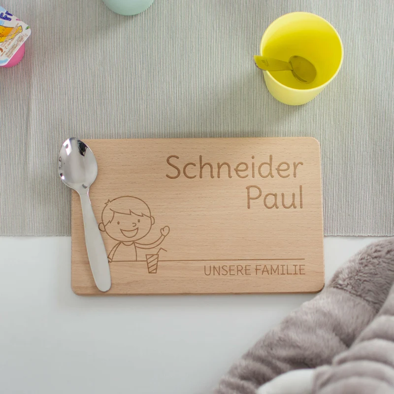 Frühstücksbrettchen für Kinder mit Gravur - Personalisiert mit Namen - Mittlerer Sohn "Unsere Familie" | Holz, Natur, FSC® - Geschenk von Eltern