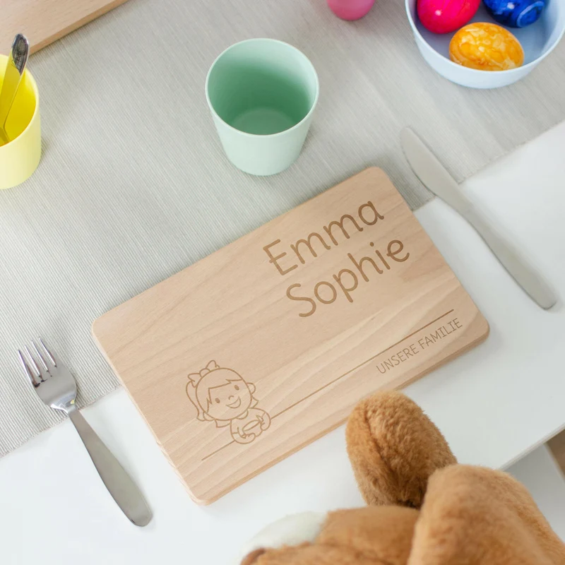 Frühstücksbrettchen für Kinder mit Gravur - Personalisiert mit Namen - Kleine Tochter "Unsere Familie" | Holz, Natur, FSC® - Geschenk von Eltern