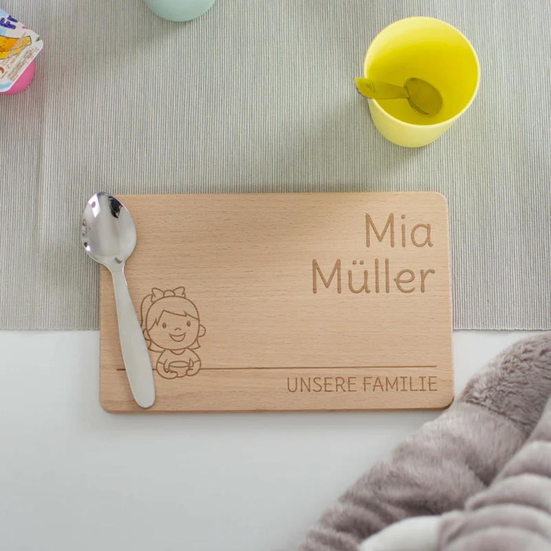 Frühstücksbrettchen für Kinder mit Gravur - Personalisiert mit Namen - Kleine Tochter "Unsere Familie" | Holz, Natur, FSC® - Geschenk von Eltern