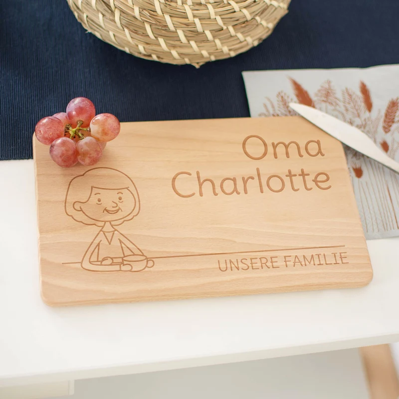 Frühstücksbrettchen mit Gravur - Personalisiert mit Namen - Großmutter "Unsere Familie" | Holz, Natur, FSC® - Geschenk für Oma zum Geburtstag