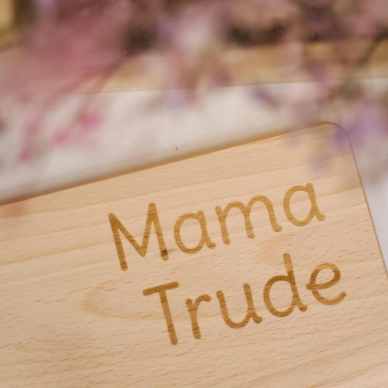 Frühstücksbrettchen mit Gravur - Personalisiert mit Namen - Mama "Unsere Familie" | Holz, Natur, FSC® - Geschenk zum Muttertag, Geburtstag, Namenstag