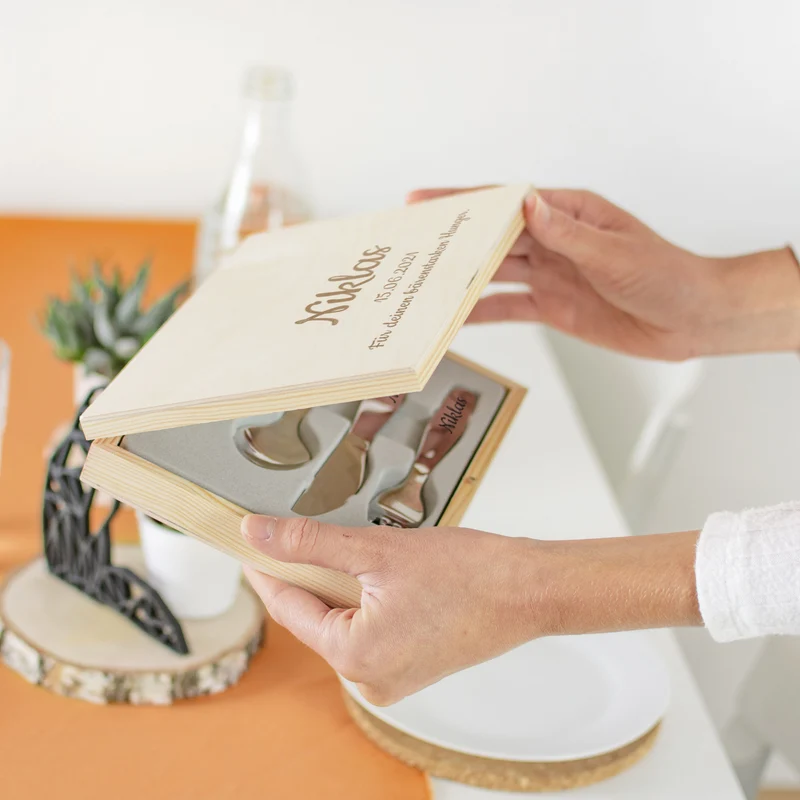 Kinderbesteck mit Namensgravur - Wunschtext Motiv - Besteck mit Namen | Taufgeschenk für Kinder - Geschenk zur Taufe für Jungs & Mädchen, natur Kiste