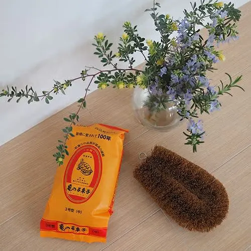 Kamenoko Tawashi Scrubbing Brush