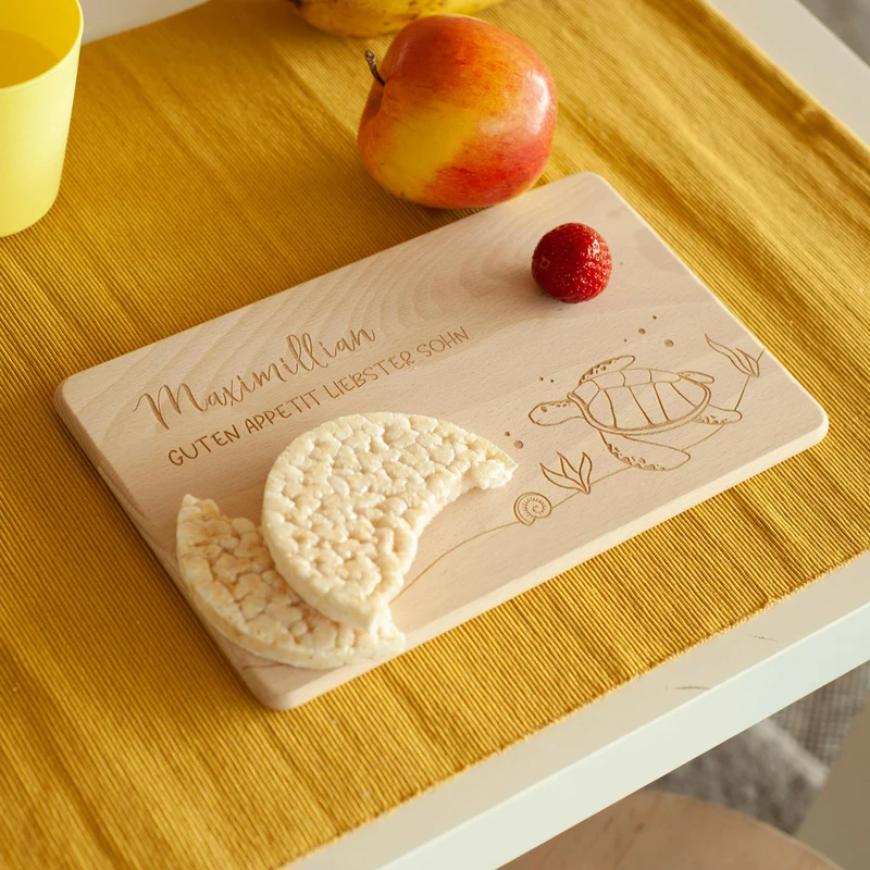 Frühstücksbrettchen für Kinder mit Gravur - Personalisiert mit Namen - Schildkröte | Holz Brettchen, Natur, FSC® - Geschenk zum Geburtstag & Namenstag