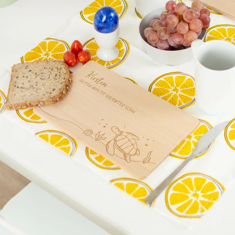 Frühstücksbrettchen für Kinder mit Gravur - Personalisiert mit Namen - Schildkröte | Holz Brettchen, Natur, FSC® - Geschenk zum Geburtstag & Namenstag