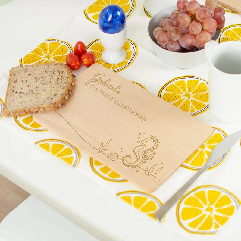 Frühstücksbrettchen für Kinder mit Gravur - Personalisiert mit Name - Seepferdchen | Holz Brettchen, Natur, FSC® - Geschenk zum Geburtstag & Namenstag