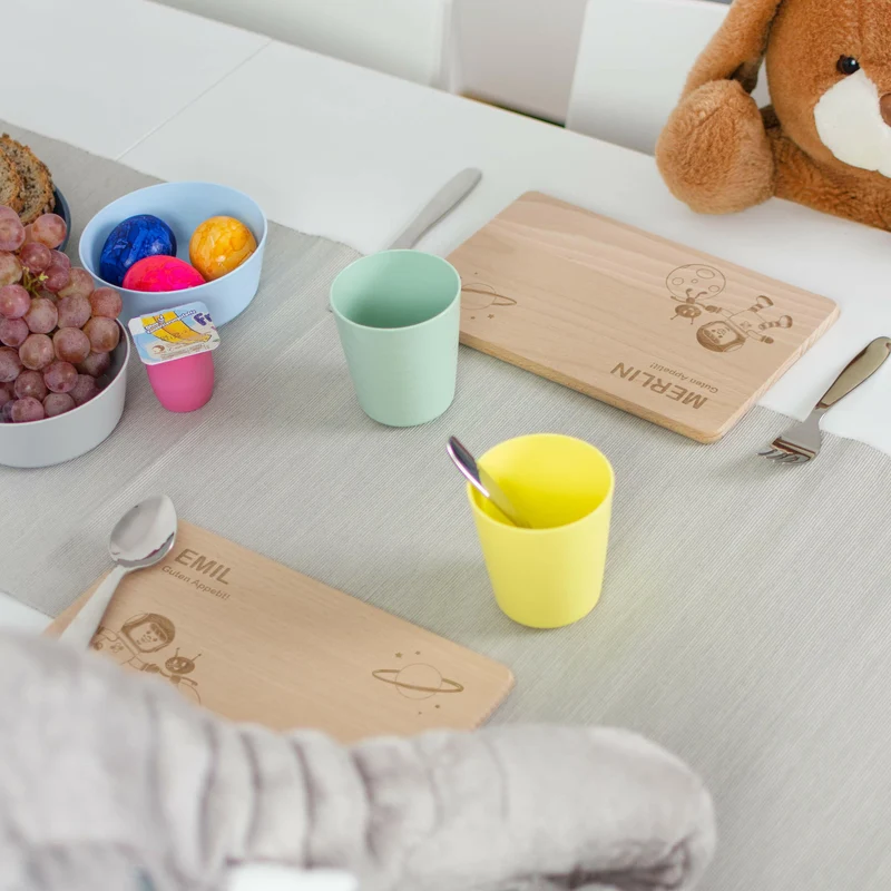 Frühstücksbrettchen für Kinder mit Gravur - Personalisiert mit Namen - Weltall | Holz Brettchen, Natur, FSC® - Geschenk zum Geburtstag & Namenstag