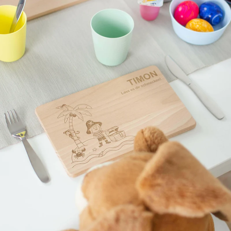 Frühstücksbrettchen für Kinder mit Gravur - Personalisiert mit Namen - Pirat | Holz Brettchen, Natur, FSC® - Geschenk zum Geburtstag & Namenstag