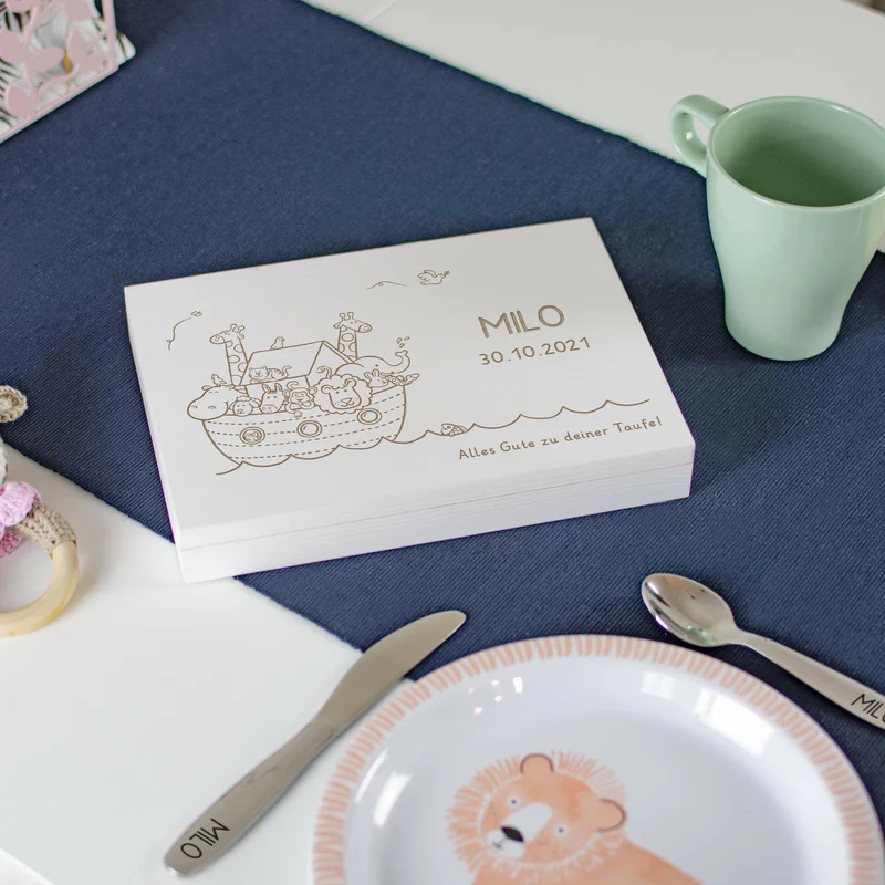 Kinderbesteck mit Namensgravur - Arche Noah Motiv - Besteck mit Namen | Taufgeschenk für Kinder - Geschenk zur Taufe für Jungs & Mädchen, weiß Kiste