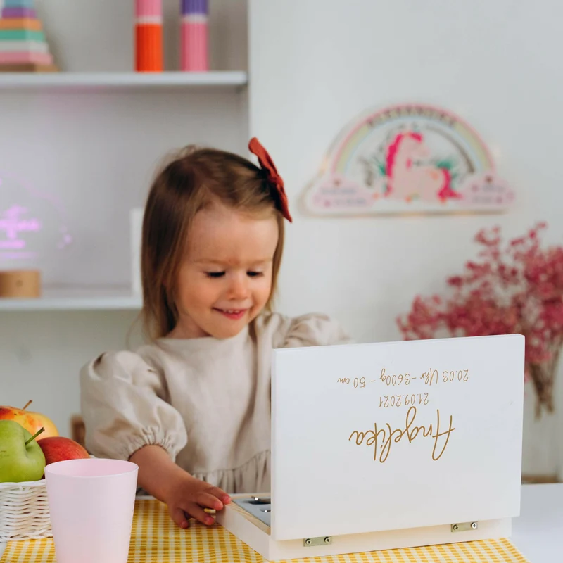 Kinderbesteck mit Namensgravur - Wunschtext Motiv - Besteck mit Namen | Taufgeschenk für Kinder - Geschenk zur Taufe für Jungs & Mädchen, weiß Kiste