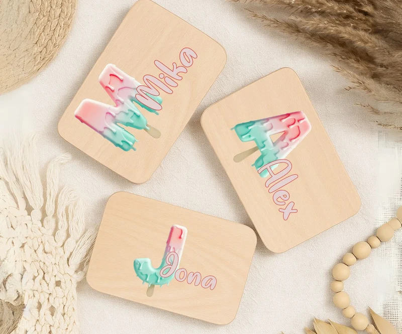 Personalisiertes Holzbrettchen mit Namen – Eisstiel Buchstabe für Kinder