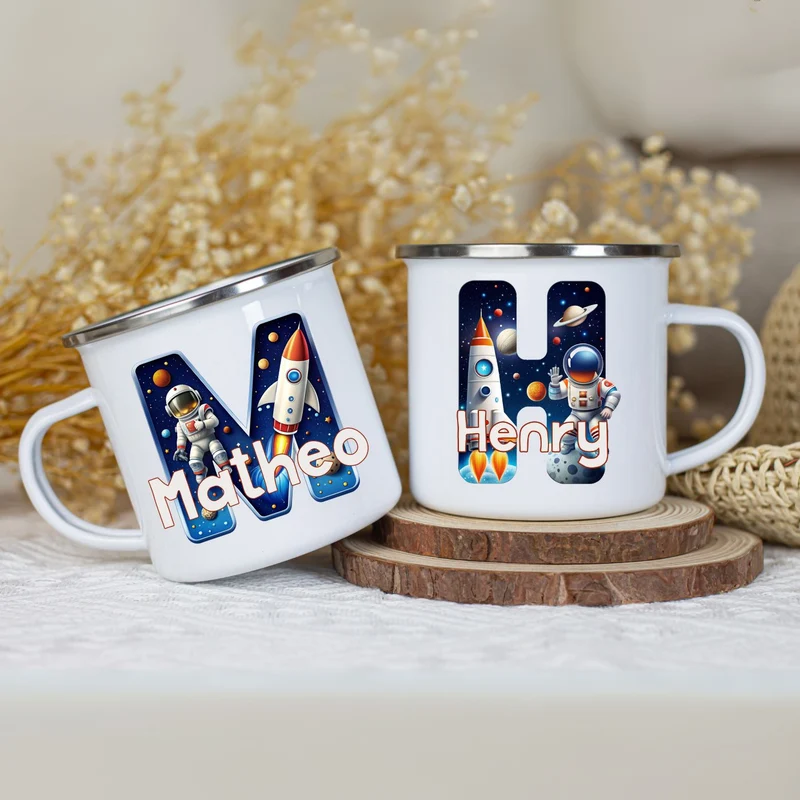 Personalisierte Emaille Tasse mit Namen Astronaut Motiv