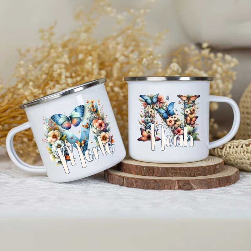 Personalisierte Emaille Tasse mit Namen Blume Schmetterling Motiv
