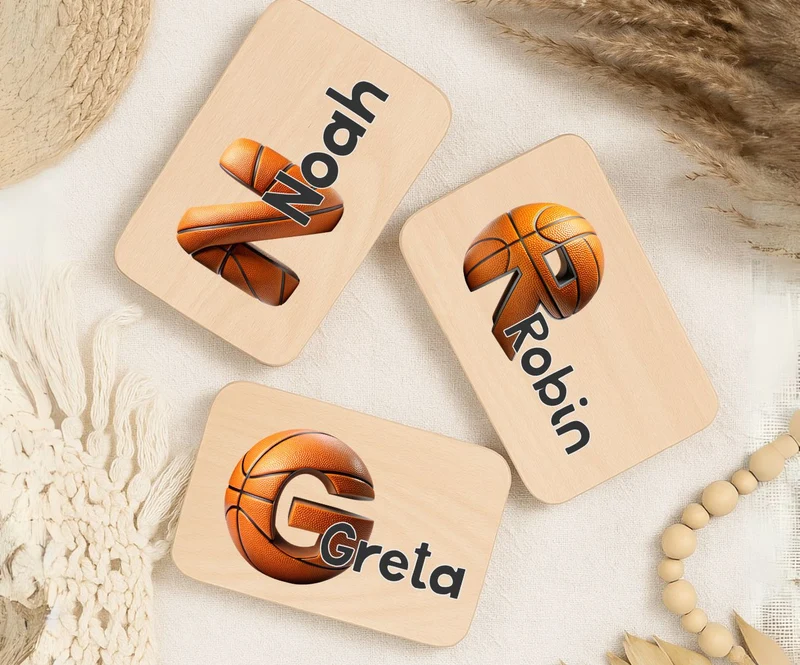 Personalisiertes Holzbrettchen mit Namen – Basketball Buchstabe für Kinder