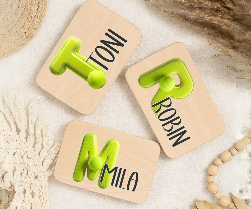 Personalisiertes Holzbrettchen mit Namen – Tennis Buchstabe für Kinder