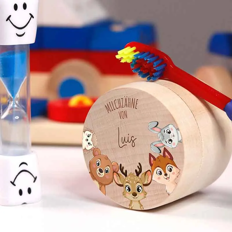 Personalisierte Milchzahndose aus Lindenholz mit Namen - Zahnbox für Kinder - Waldtiere Motiv | Natur, Runde - Baby Geschenk & Andenken zur Taufe