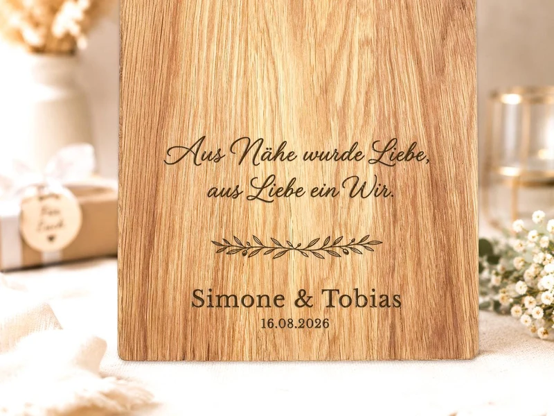 Personalisiertes Schneidebrett aus Eiche mit Gravur – Hochzeitsgeschenk mit Namen & Datum