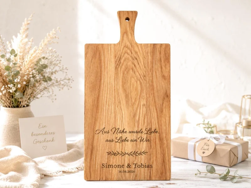 Personalisiertes Schneidebrett aus Eiche mit Gravur – Hochzeitsgeschenk mit Namen & Datum