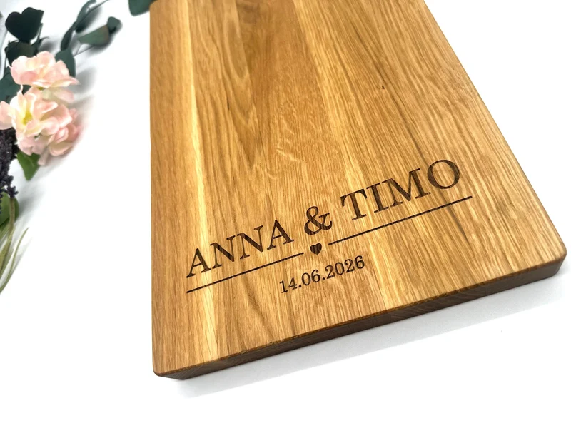 Personalisiertes Schneidebrett Eiche – Hochzeitsgeschenk mit Gravur Name & Datum