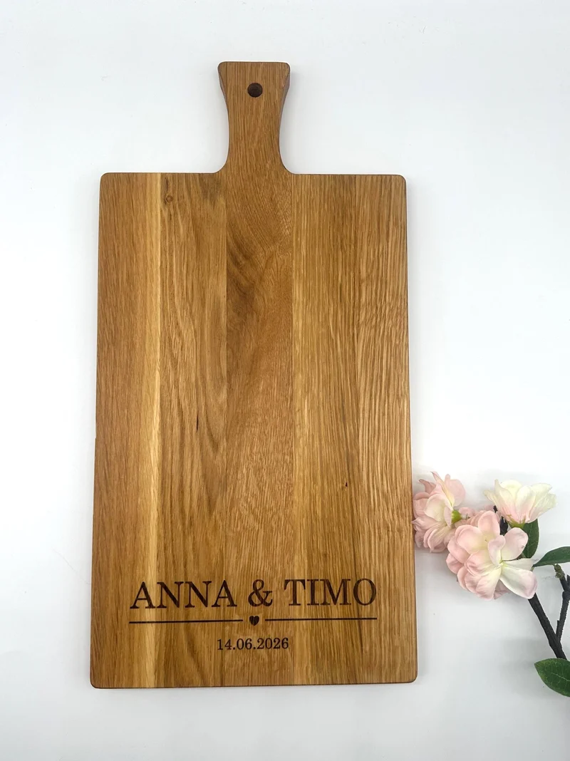 Personalisiertes Schneidebrett Eiche – Hochzeitsgeschenk mit Gravur Name & Datum