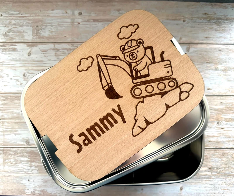 Personalisierte Brotdose Edelstahl mit Namen, Bagger-Bärenmotiv, wasserdicht, BPA-frei, mit Trennsteg & Schneidebrett, Geschenk für Kinder