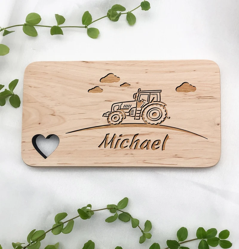 Personalisiertes Kinder-Frühstücksbrett mit Traktor – Brotzeitbrett mit Namen – Geschenk für kleine Traktor-Fans