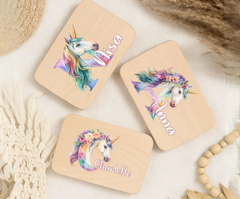 Personalisiertes Holzbrettchen mit Namen – Einhorn Buchstabe für Kinder