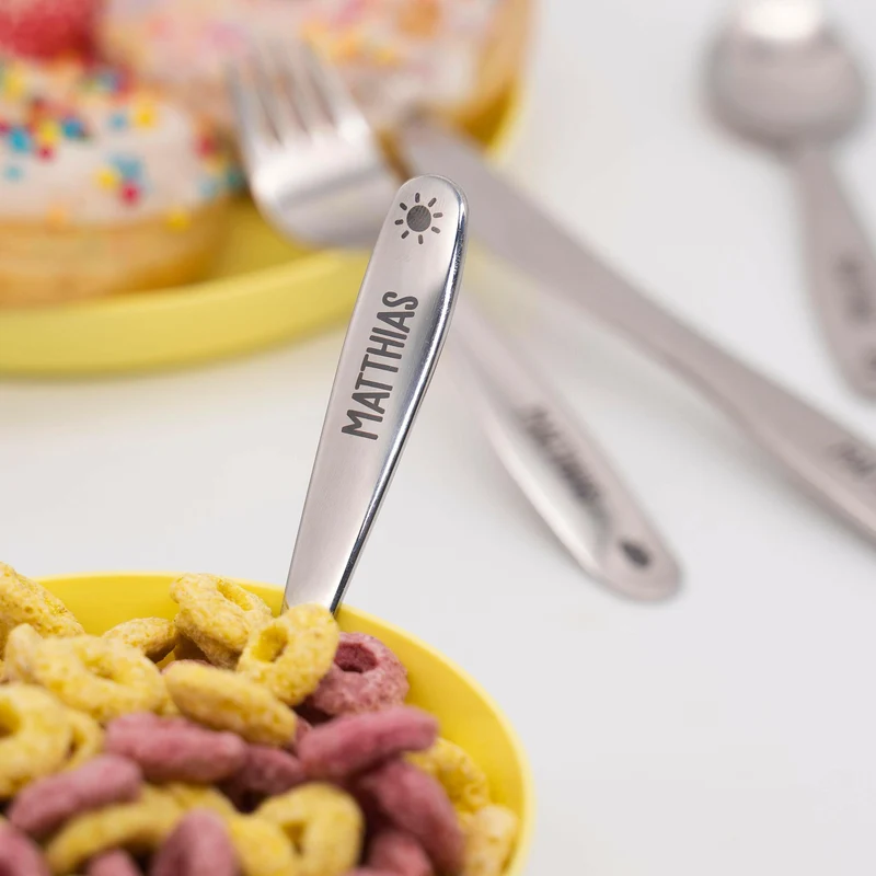 Personalisiertes 4-dinge Kinderbesteck mit Gravur - Regenbogen Motiv
