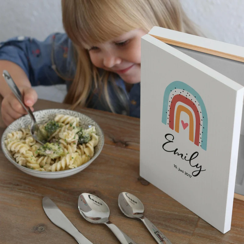 Kinderbesteck personalisiert mit Namen - Besteckset Regenbogen Motiv | Taufgeschenk für Kinder - Geschenk zur Taufe für Jungs & Mädchen, weiß Kiste