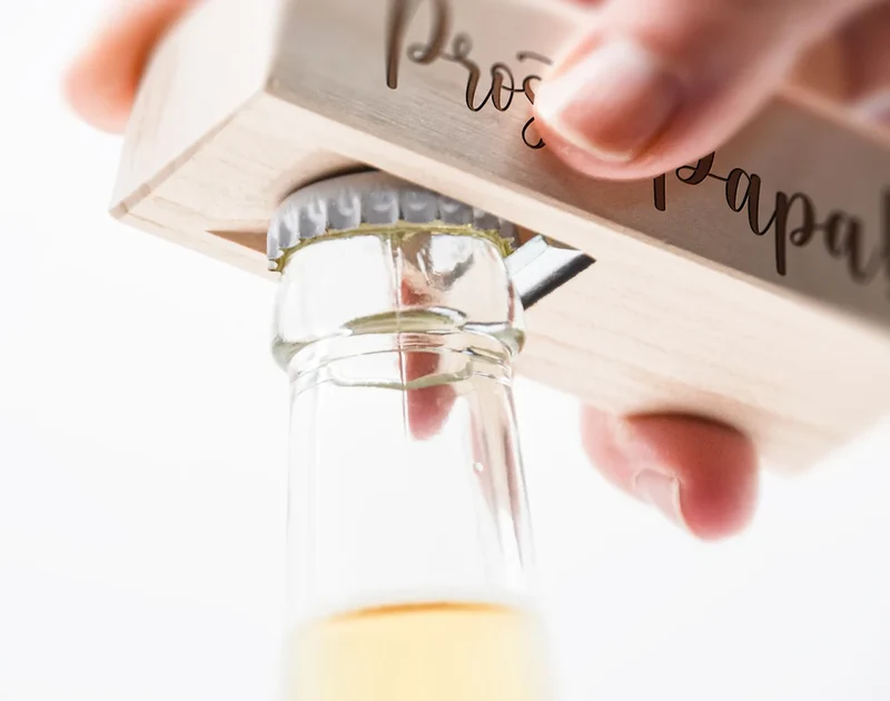 Flaschenöffner aus Holz mit Gravur "Prost Papa" – Persönliches Geschenk für Vatertag, Geburtstag oder Weihnachten