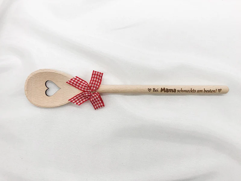 Kochlöffel mit Gravur – „Bei Mama schmeckt’s am besten“ – Geschenk für Mama – Muttertagsgeschenk – Küchenhelfer mit Spruch