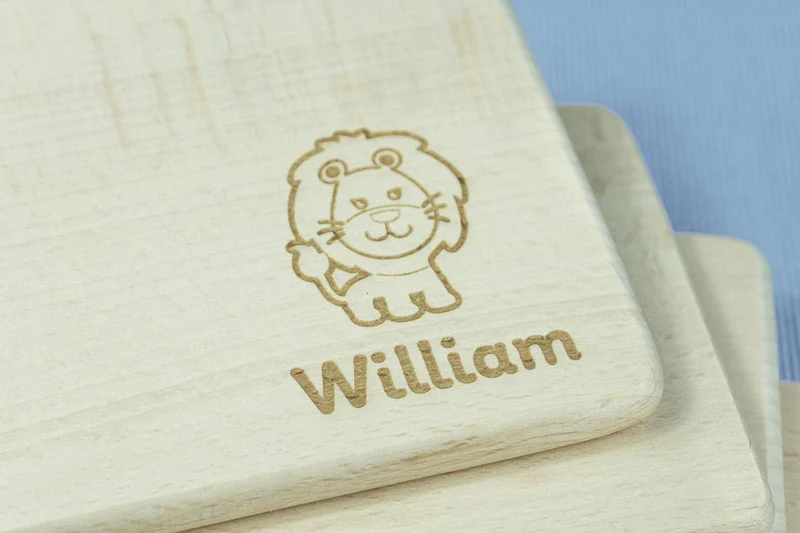 Kinder-Frühstücksbrettchen mit individueller Gravur ca. 22 × 12 cm – Lasergravur