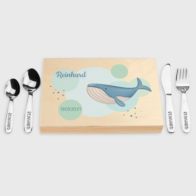 Kinderbesteck personalisiert mit Namen - Wal Motiv - Besteck mit Namen | Taufgeschenk für Kinder - Geschenk zur Taufe für Jungs & Mädchen, natur Kiste