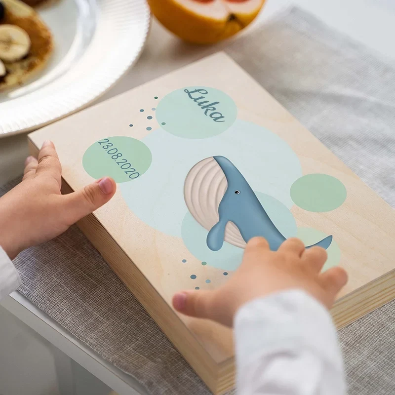 Kinderbesteck personalisiert mit Namen - Wal Motiv - Besteck mit Namen | Taufgeschenk für Kinder - Geschenk zur Taufe für Jungs & Mädchen, natur Kiste