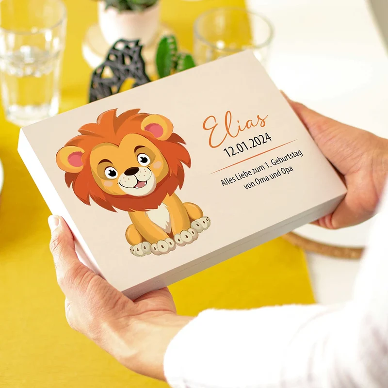 Kinderbesteck personalisiert mit Namen - Besteckset Löwe Motiv | Taufgeschenk für Kinder - Geschenk zur Taufe für Jungs & Mädchen, natur Kiste